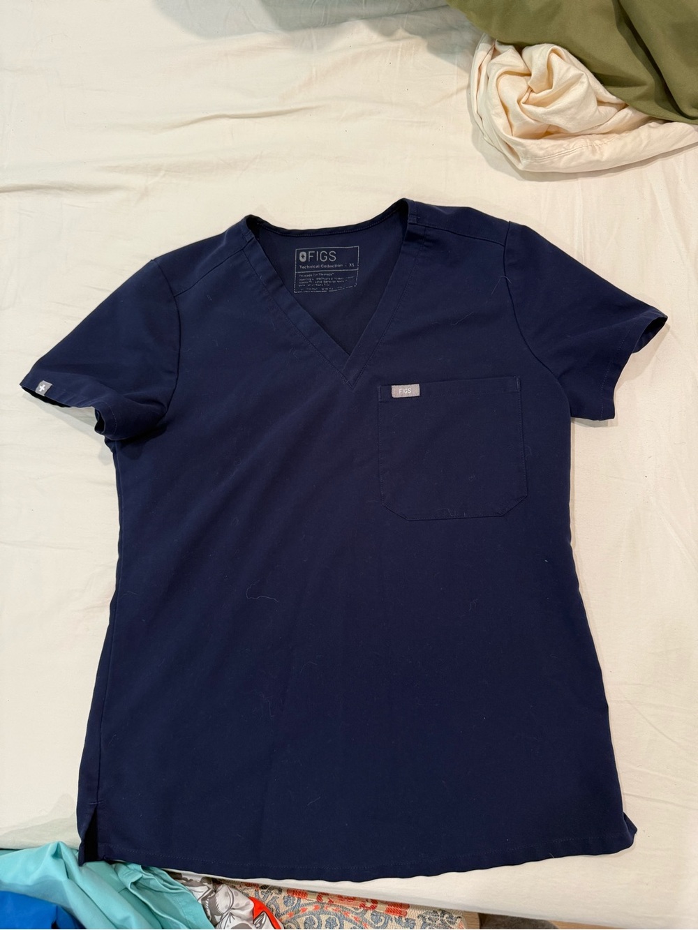 FIGS Navy Catarina 1-pocket scrub top